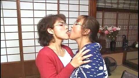 Japanese Lesbians Kiss And Rub Their Cunts - Videosection.com 